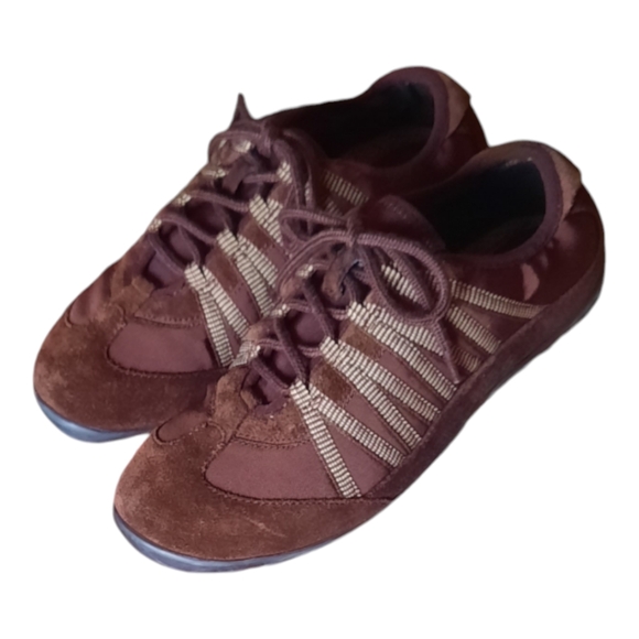 Easy Spirit Suede Hiking/Walking Shoe - Picture 1 of 10
